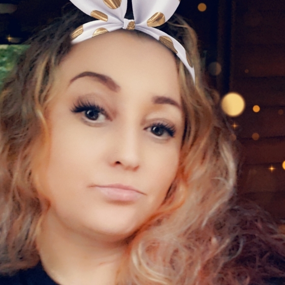 Meet your Posher, Brooke - Picture 2 of 3